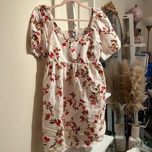 $10 Sale ✨ Strawberry puff sleeve dress